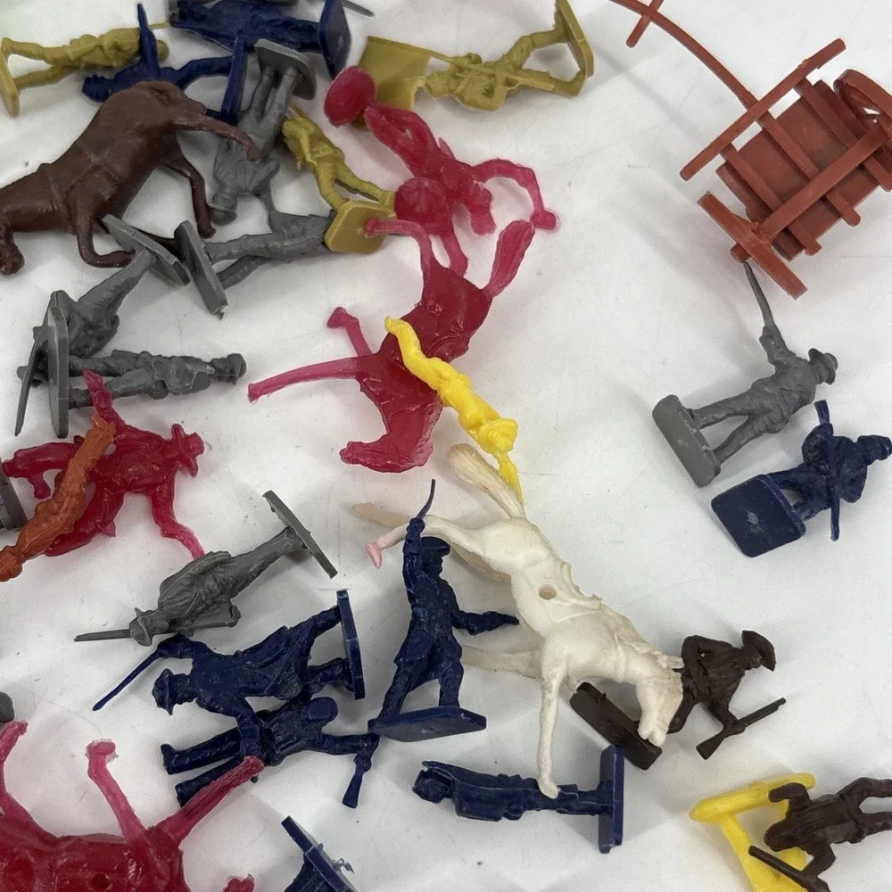 Vintage 1950s Cowboys Indians & Soldiers Plastic Toy Lot of 82 Miniature